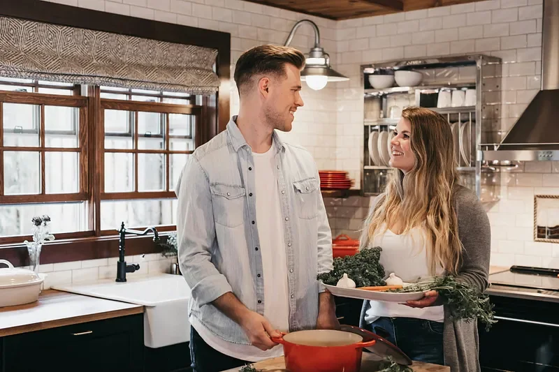 Can You Tell How Long a Couple Will Stay Together Just by How Often the Husband Cooks?